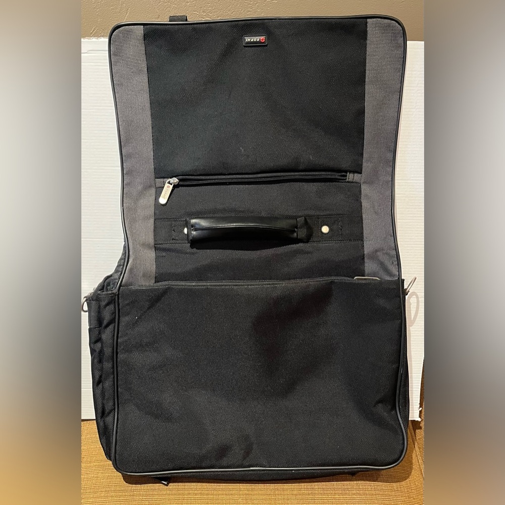 Foray Messenger Computer Shoulder Bag - Picture 4 of 15